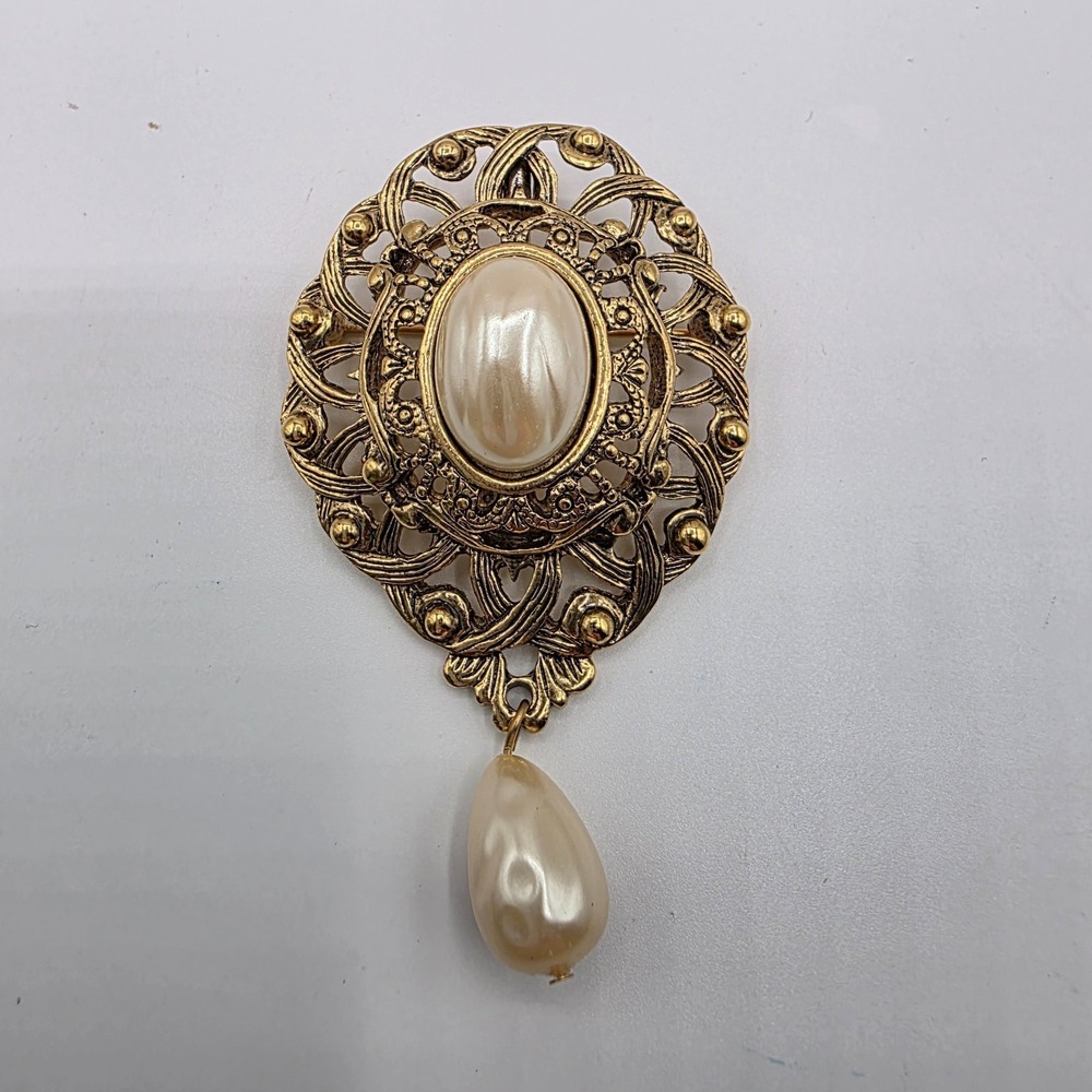 Vintage Gold Tone Victorian Revival Faux‎ Pearl Cab & Dangle Brooch Pin 2.8"